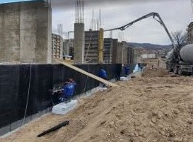 Хидроизолация на основите на сграда в строеж